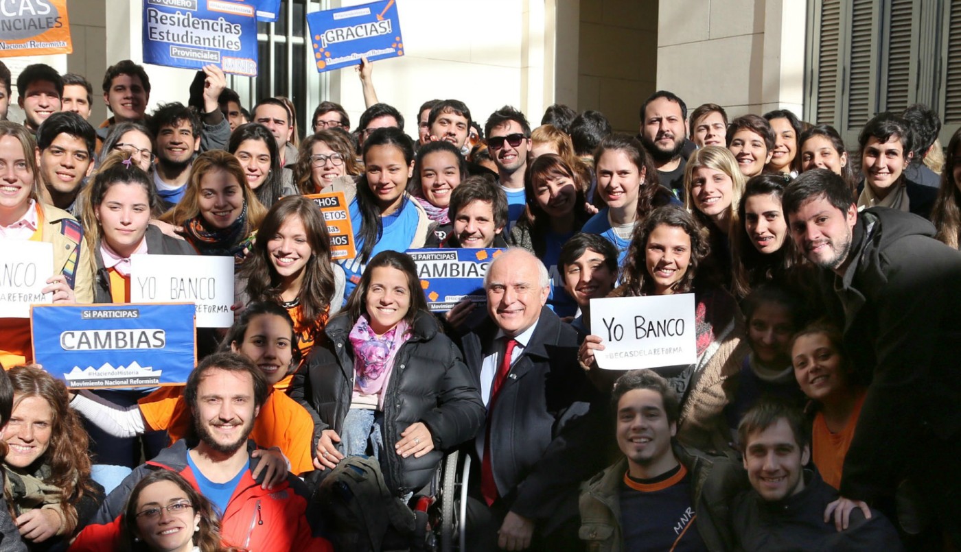 La Provincia lanzó un programa de becas para alumnos que vivan a más de 40 kilómetros de un centro de estudio | Información General
