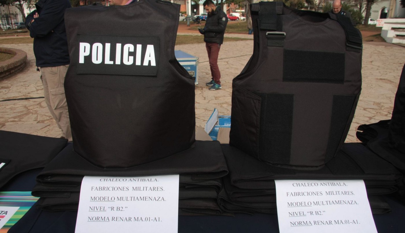 La Provincia adquirió 8 mil chalecos antibalas y comenzó su distribución en la Policía de Santa Fe | Información General
