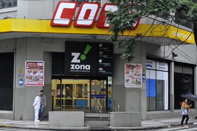 Coto y Jumbo serán sancionados económicamente por violar la normativa de descanso dominical | Información General