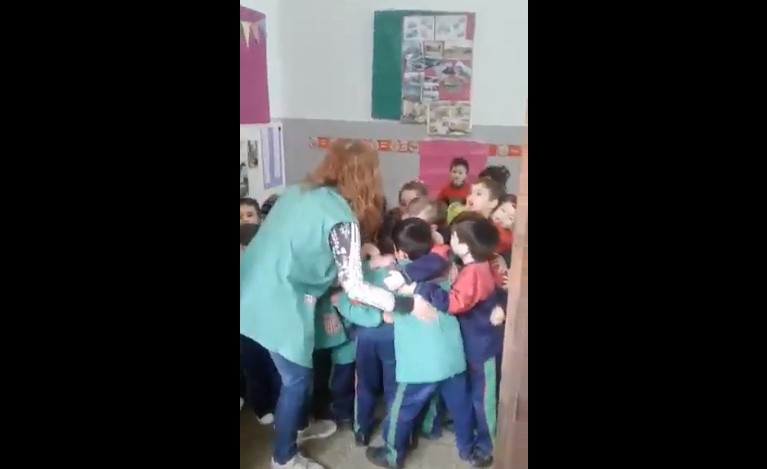 El conmovedor recibimiento de sus compañeros del jardín a un nene que estuvo internado | Información General