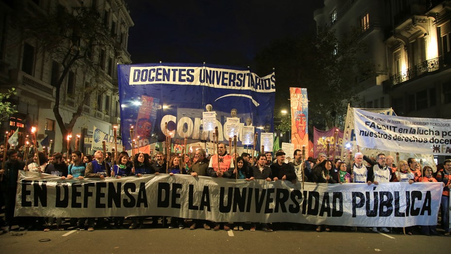 Docentes universitarios paran toda la semana en rechazo de la suba salarial del 15 por ciento | Información General