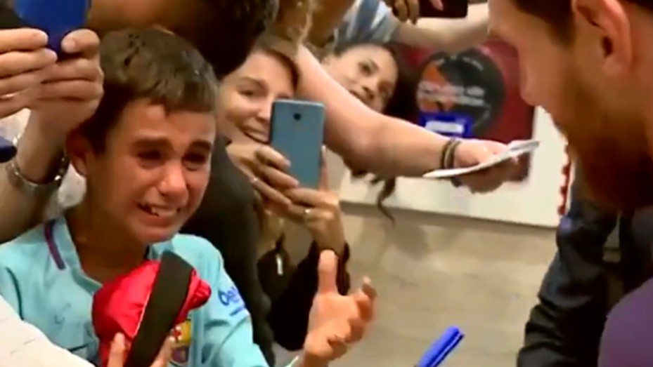 Emoción viral: el llanto de un nene cuando Messi le firmó un autógrafo en la camiseta | Deportes