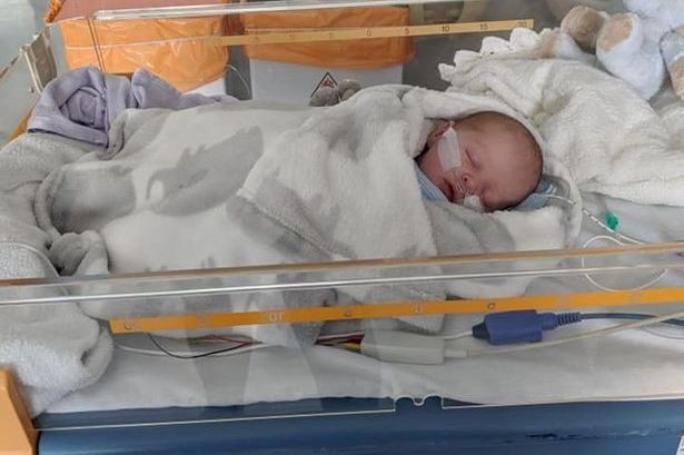 Un bebé estuvo al borde de la muerte al contagiarse herpes por un beso | Internacionales