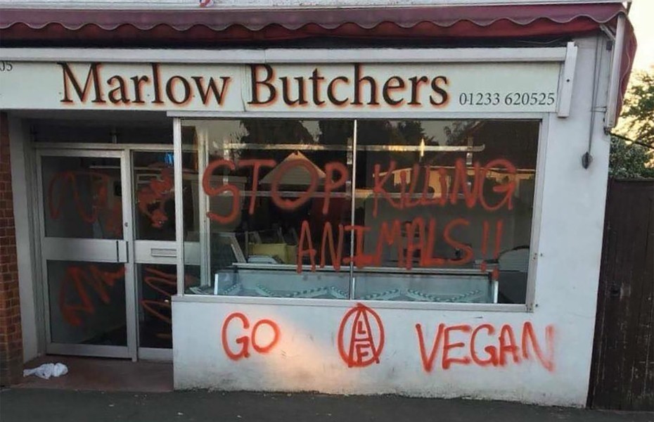 Carniceros franceses contratan a guardias privados para protegerse de los ultraveganos | Internacionales