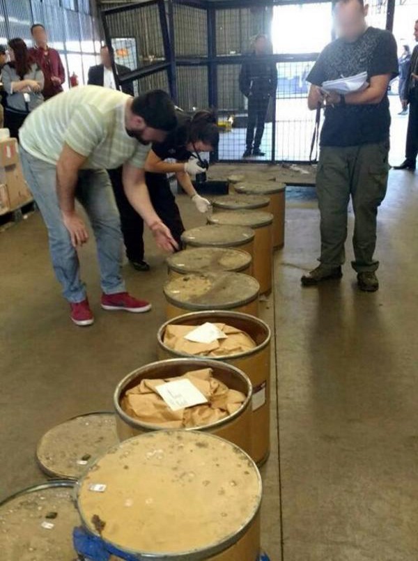 Con datos aportados por Gómez Centurión, allanaron el aeropuerto de Ezeiza y encontraron barriles con efedrina | Información General