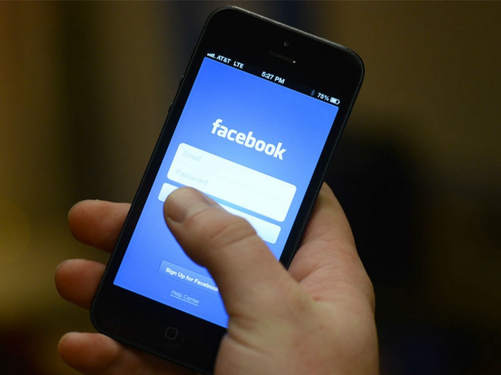 Detienen a un hombre y una mujer por ofrecer en Facebook una moto robada | Información General