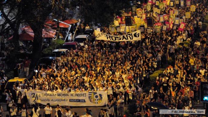 Multitudinaria marcha por el Encuetro Nacional de Mujeres | Información General