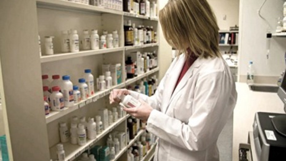 Farmacias advierten que "hay medicamentos que aumentaron mucho" y apuntan contra laboratorios | Información General