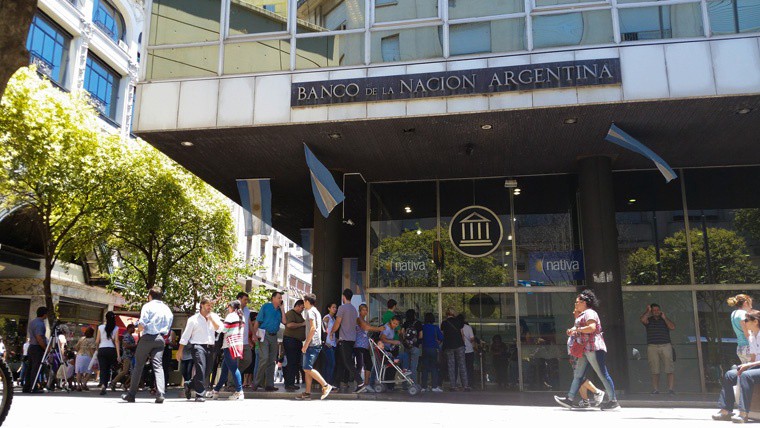 Los bancos no atienden por un paro gremial | Información General