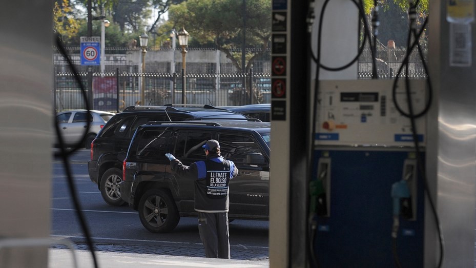 Empresarios presionan al Gobierno por un nuevo aumento de 7% en las naftas | Información General