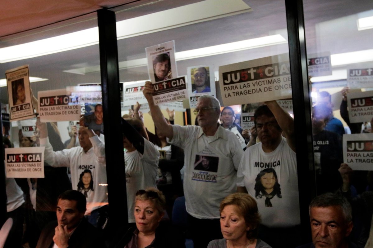 Tragedia de Once: familiares de las víctimas consideraron "histórica" la condena a De Vido | Información General