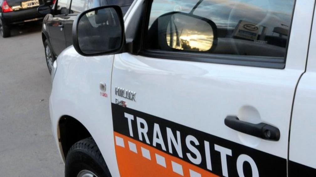 Un violento conductor golpeó a una inspectora de tránsito cuando intentaba labrar un acta | Información General