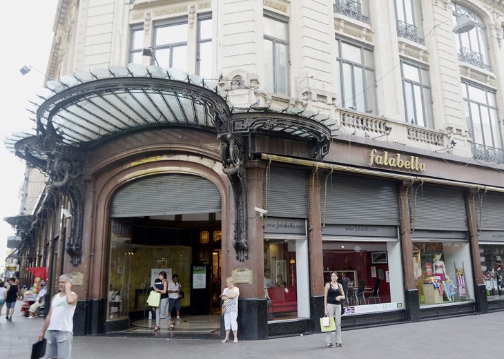 Denunciaron a un hombre que filmaba a mujeres dentro de la tienda Falabella | Información General