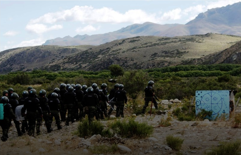Ministro de Chubut afirmó que los mapuches que ocupan tierras de Benetton son "terroristas" | Información General