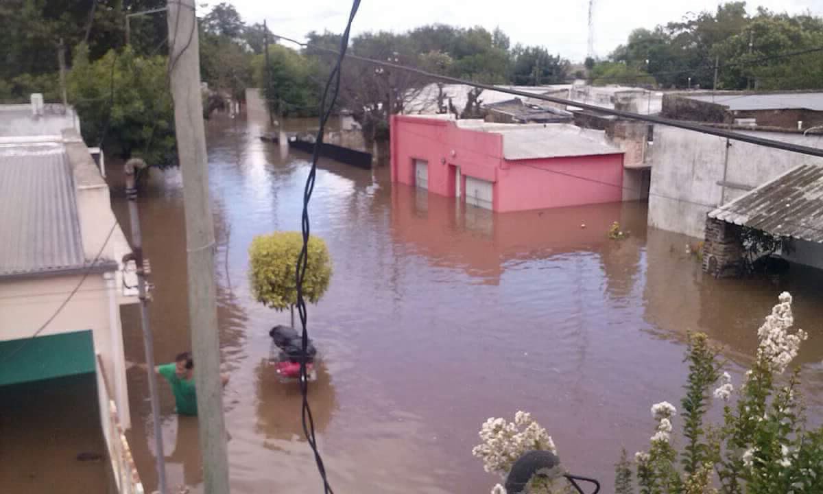Dramática situación en La Emilia: un pueblo bajo el agua y una víctima fatal | Información General