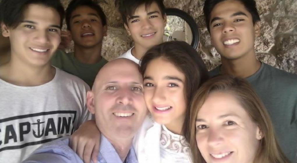 Puro amor: una pareja cordobesa adoptó a cinco hermanos que vivían separados | Información General