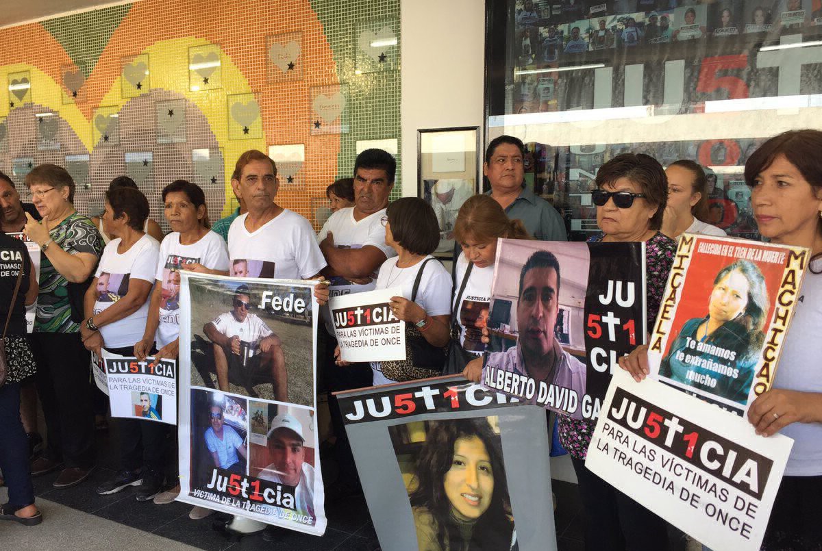 Tragedia de Once: a cinco años del horror, familiares y amigos recordaron a las víctimas y pidieron cárcel para los culpables | Información General