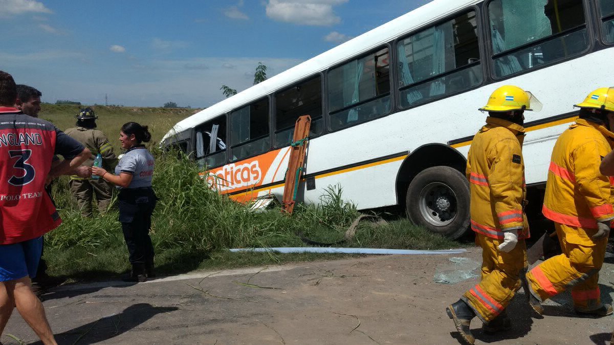 Accidente fatal sobre la ruta 33: dos colectivos colisioraron de frente | Información General