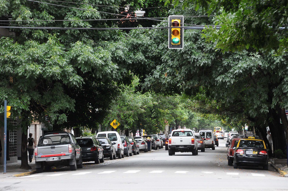 Desde hoy rige la prohibición de estacionamiento frente a 17 escuelas de la ciudad | Información General