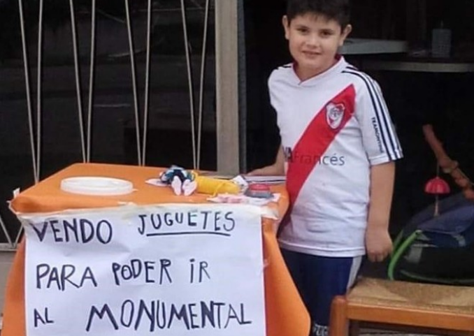 Sueño cumplido: la historia del nene que vendía sus juguetes para conocer el Monumental | Deportes