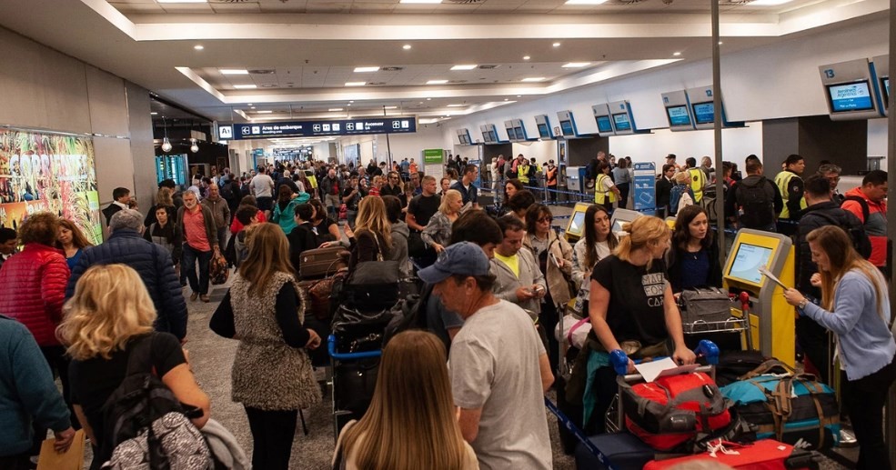 Aerolíneas Argentina suspendió a 376 trabajadores: anuncian protestas para este miércoles | Información General