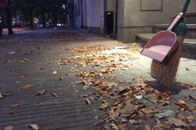 La Municipalidad lanzó una campaña para incentivar a los frentistas a barrer las veredas | Información General