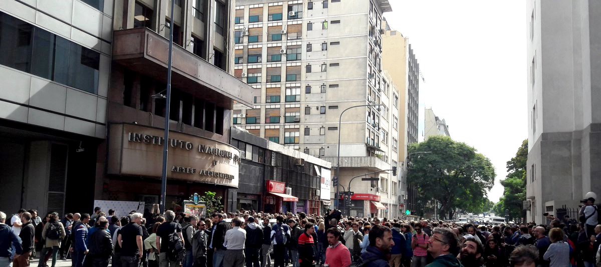 Los actores se manifiestan en contra de la intervención del INCAA | Información General