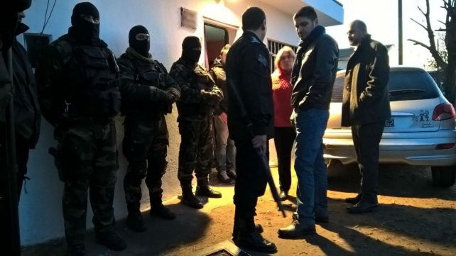 Más de 30 allanamientos en Rosario y la región para desbaratar bandas dedicadas a robos y entraderas | Información General