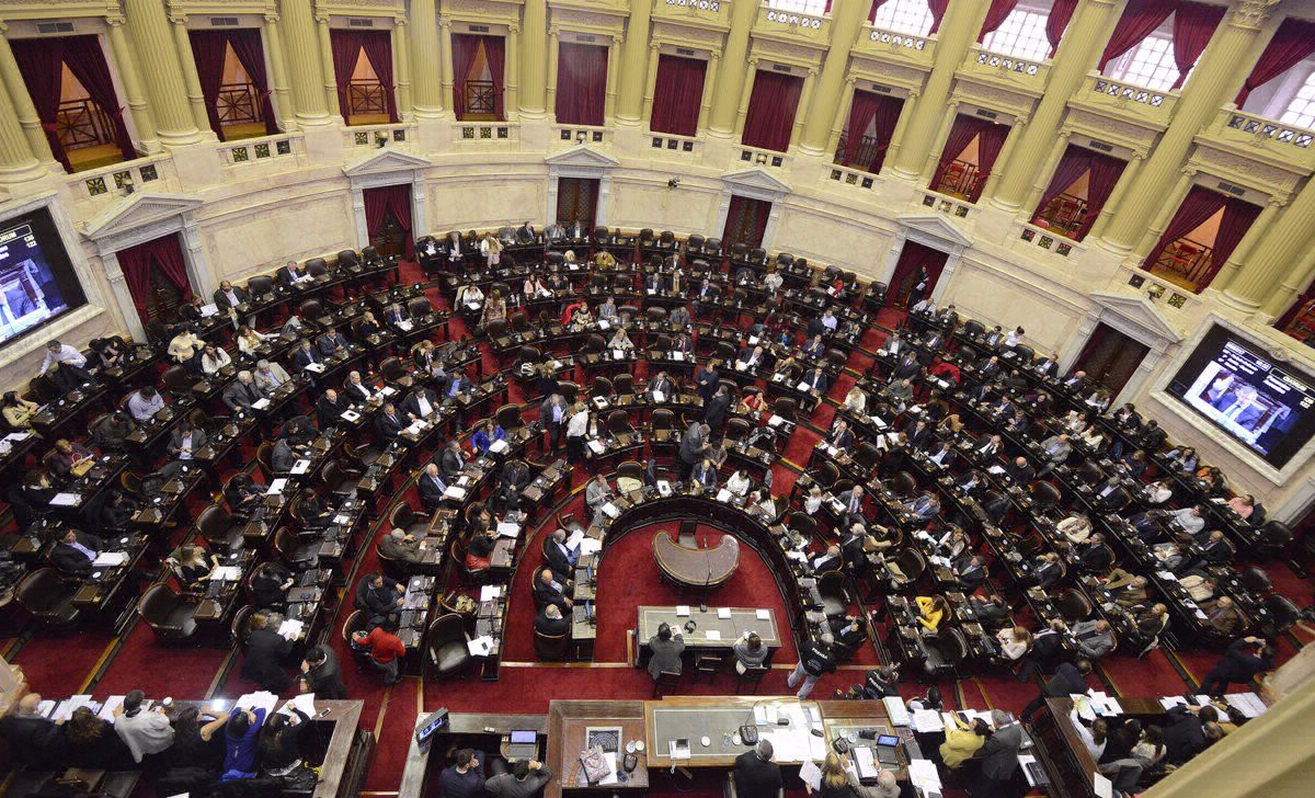 Diputados: piden tratar un proyecto para prohibir que expresidentes condenados cobren jubilaciones de privilegio | Información General