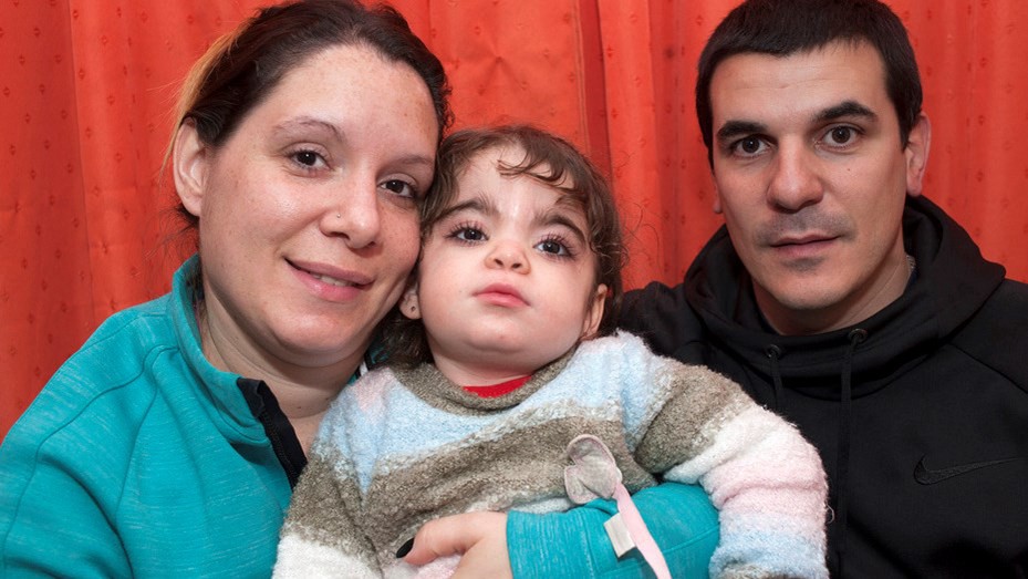 Una cura para Alma: tiene 2 años y necesita ayuda para afrontar el tratamiento de su enfermedad | Información General