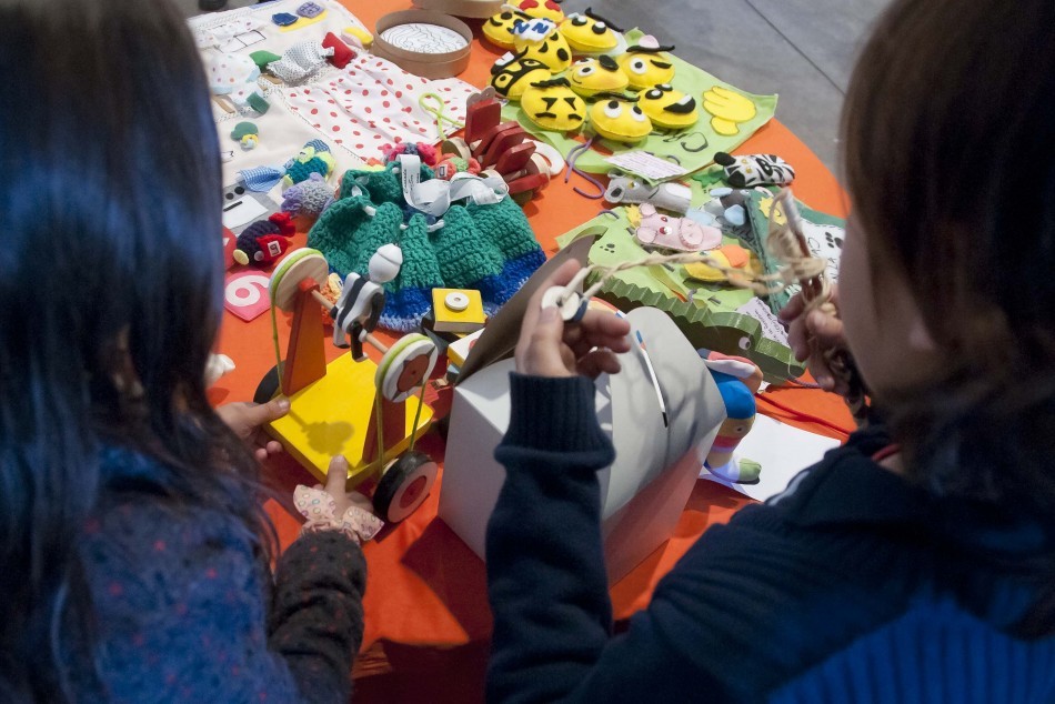 Ferias locales ofrecen objetos para regalar en la noche de Reyes | Información General