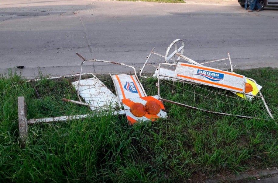 Una mujer fue hospitalizada en grave estado tras chocar con su moto contra un corralito de Aguas | Información General