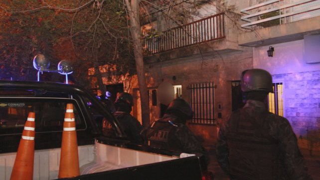 Allanamientos y detenidos por la ola de amenazas de bomba en las escuelas | Información General