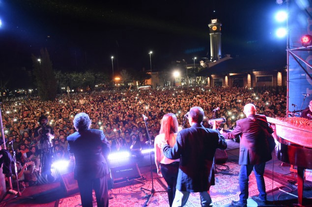 Una multitud participó de la inauguración del Mercado del Patio | Información General