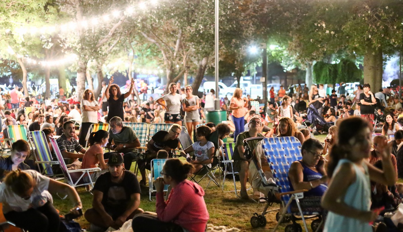 La plaza Santos Dumont se renovó para recibir el picnic nocturno | Información General
