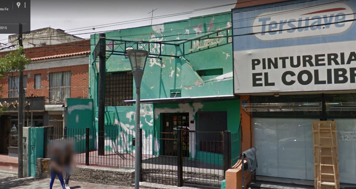 Lo echaron de un boliche, huyó en un auto baleando el frente del lugar y chocó | Información General