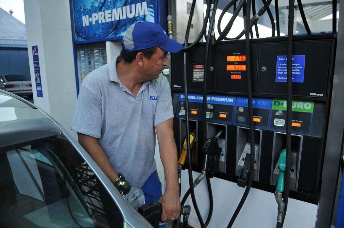 YPF baja un 1,5 por ciento el precio de la nafta a partir de la medianoche | Información General