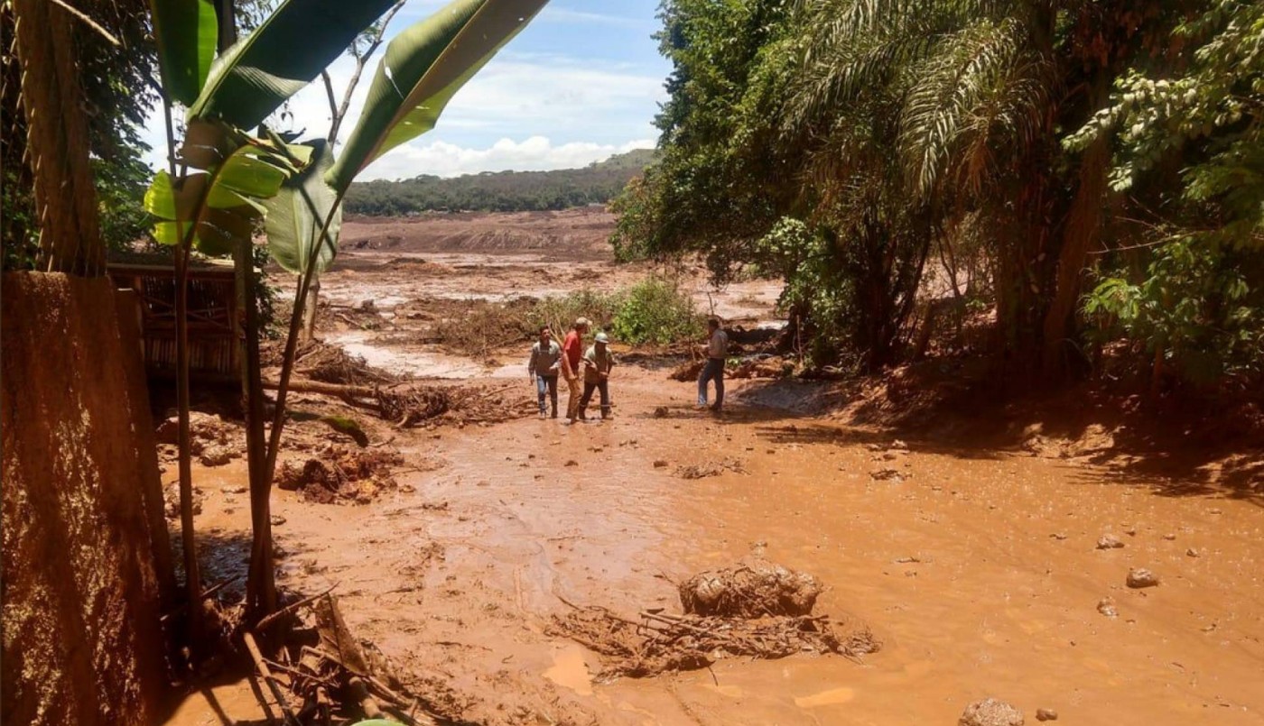 Tragedia en Brasil: cedió una represa y el barro arrasó con todo un pueblo | Internacionales