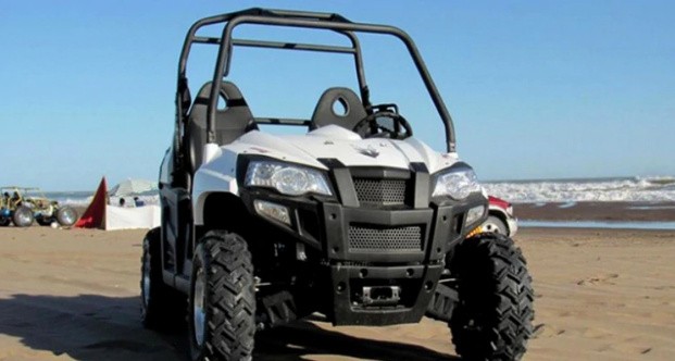 Pinamar: una mujer murió tras volcar en la playa con un vehículo todoterreno | Información General