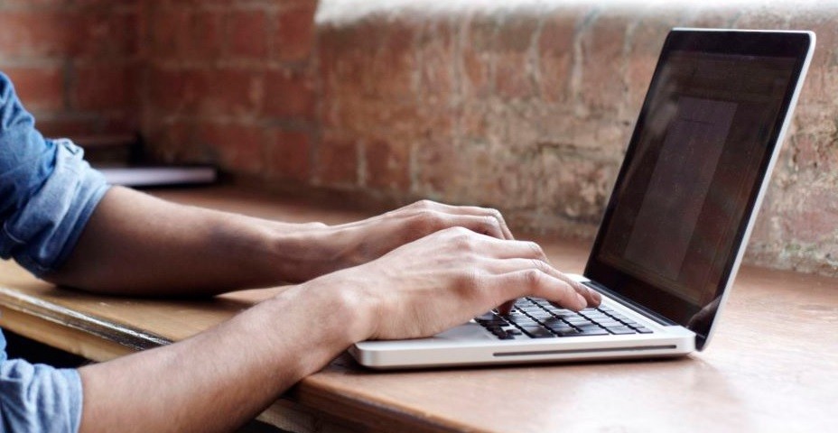 "¿Con g o con j?" Picante cruce en Twitter entre la RAE y un usuario argentino | Tecnología