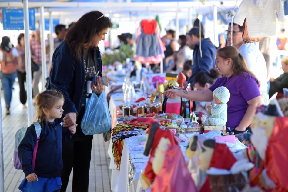 La Economía Social organiza una feria con productos escolares | Información General