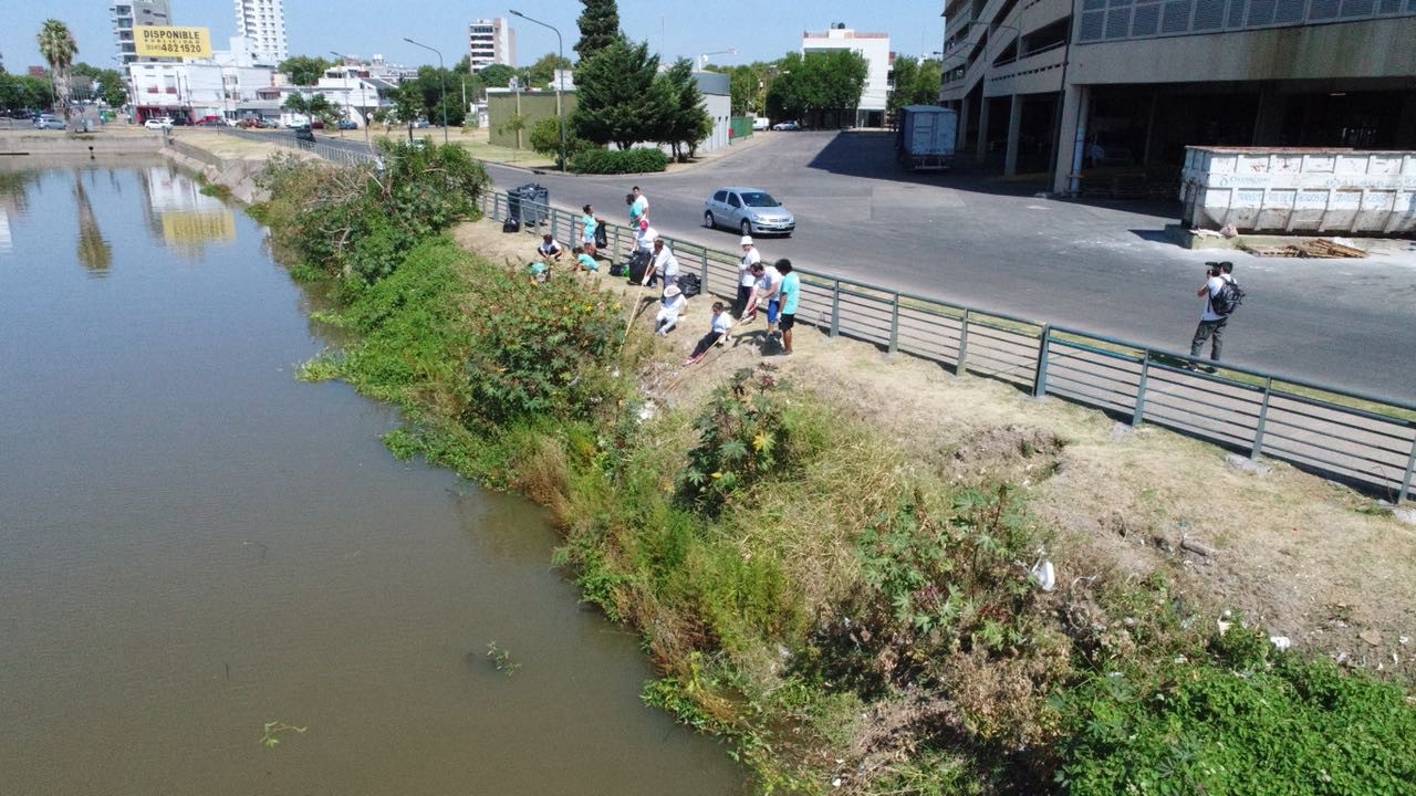 Se recolectaron más de 800 kilos de residuos en la jornada de limpieza del arroyo Ludueña | Información General