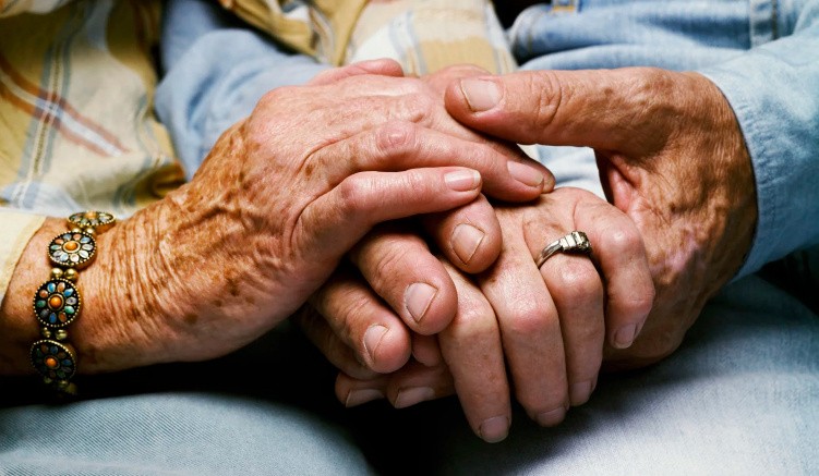 Luego de 40 años sin verse, dos hermanos se reencontraron en un hogar de ancianos | Internacionales