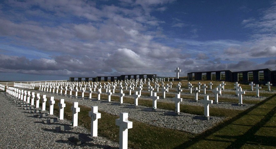 Identifican a otros dos soldados argentinos sepultados en Malvinas | Información General