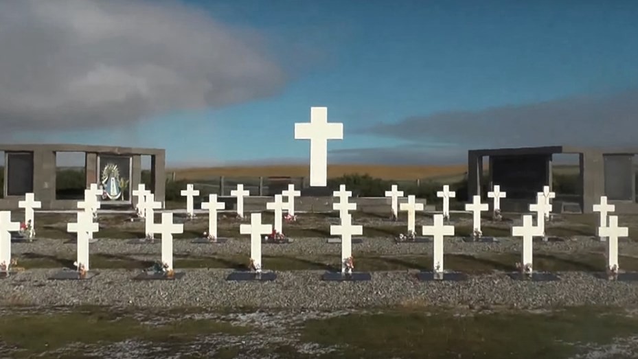 Familiares de soldados caídos en Malvinas realizarán hoy un homenaje frente a sus tumbas en Darwin | Información General