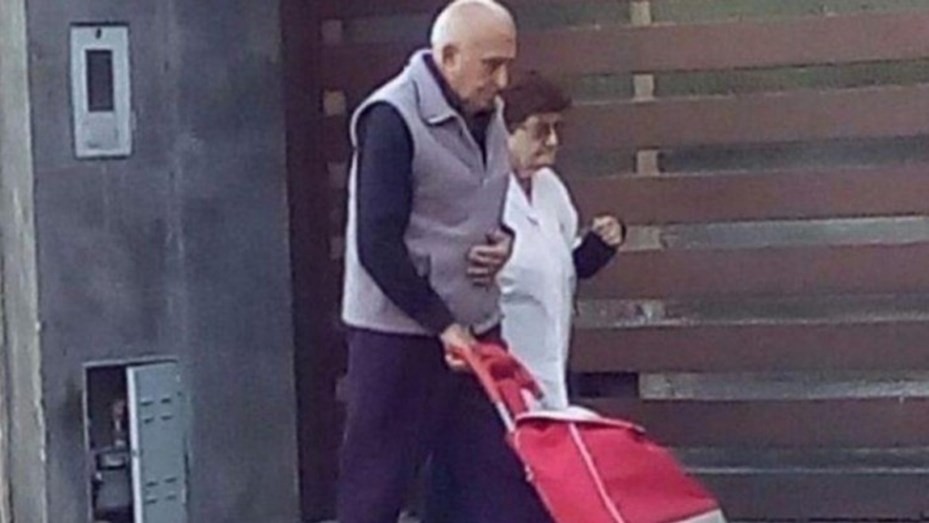 Filmaron a un represor violando la prisión domiciliaria en las calles de Rosario | Información General