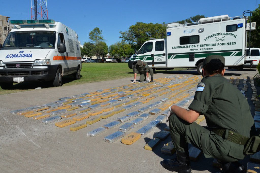 Capturaron a una banda que traficaba droga en una "narcoambulancia" | Información General