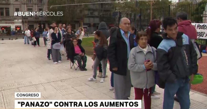 Se realizó un "panazo" frente al Congreso en contra de lo aumentos | Información General