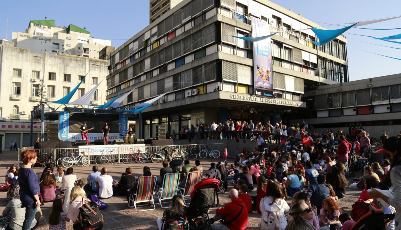 La Feria del Libro empezó con todo: récord de convocatoria en su primer fin de semana | Información General