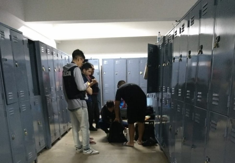 Allanaron una dependencia policial y demoraron a diez oficiales sospechados de robo | Información General